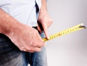 男性はソーダで増強する前に陰茎の長さを測定します